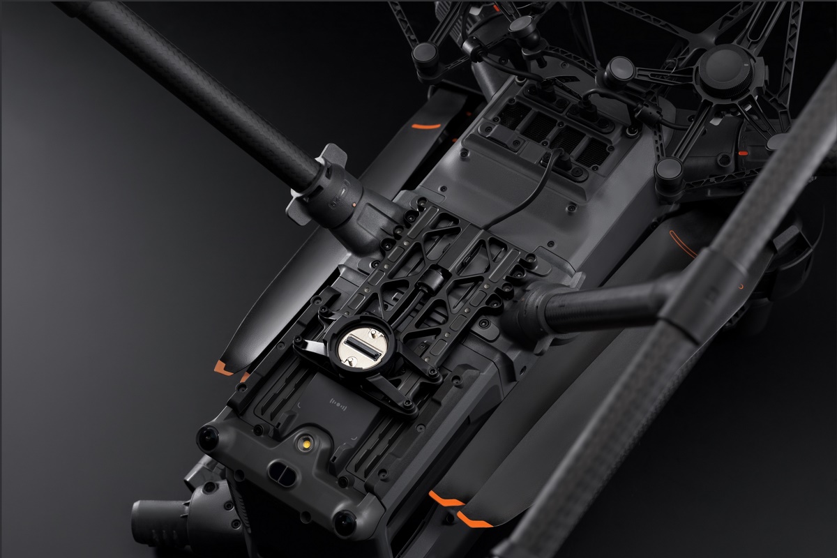 DJI Matrice 400 | Third Gimbal Connector