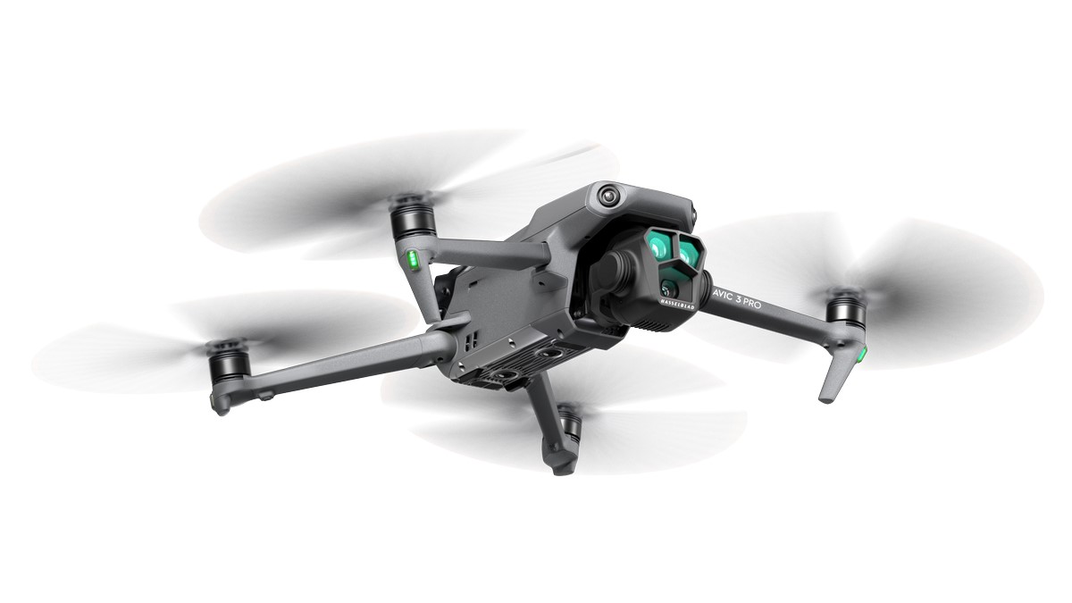 DJI Mavic 3 Pro Fly More Combo (DJI RC) im Flug
