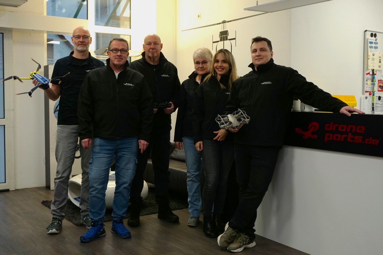 Das Droneparts Team