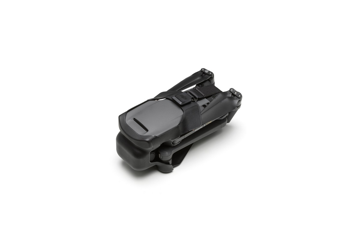DJI Mavic 3 Schutzhülle an Mavic 3 angebracht