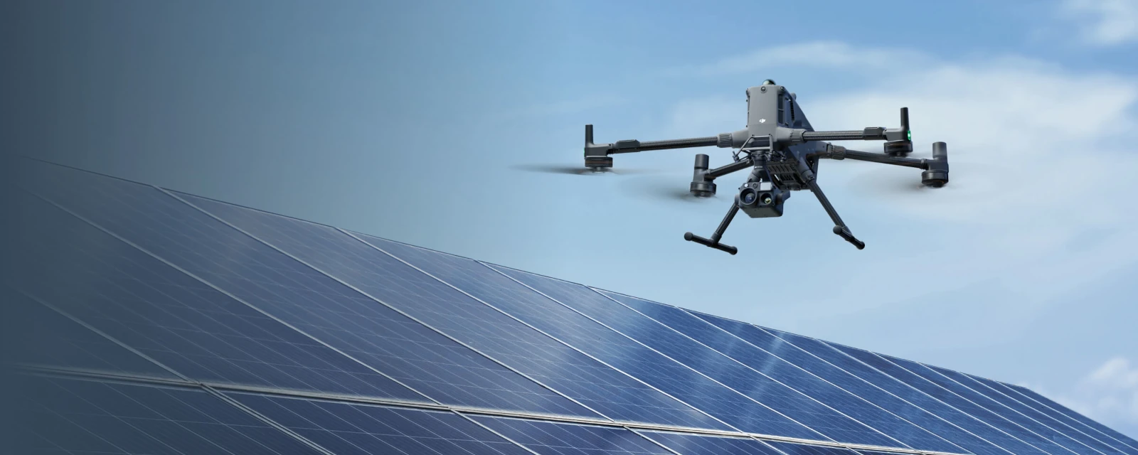 DJI Matrice 400 bei einer großflächigen Photovoltaikinspektion