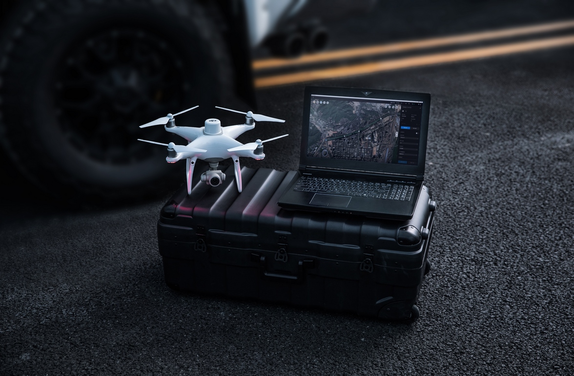 DJI Terra Pro - Phantom 4 RTK mit Koffer und Laptop