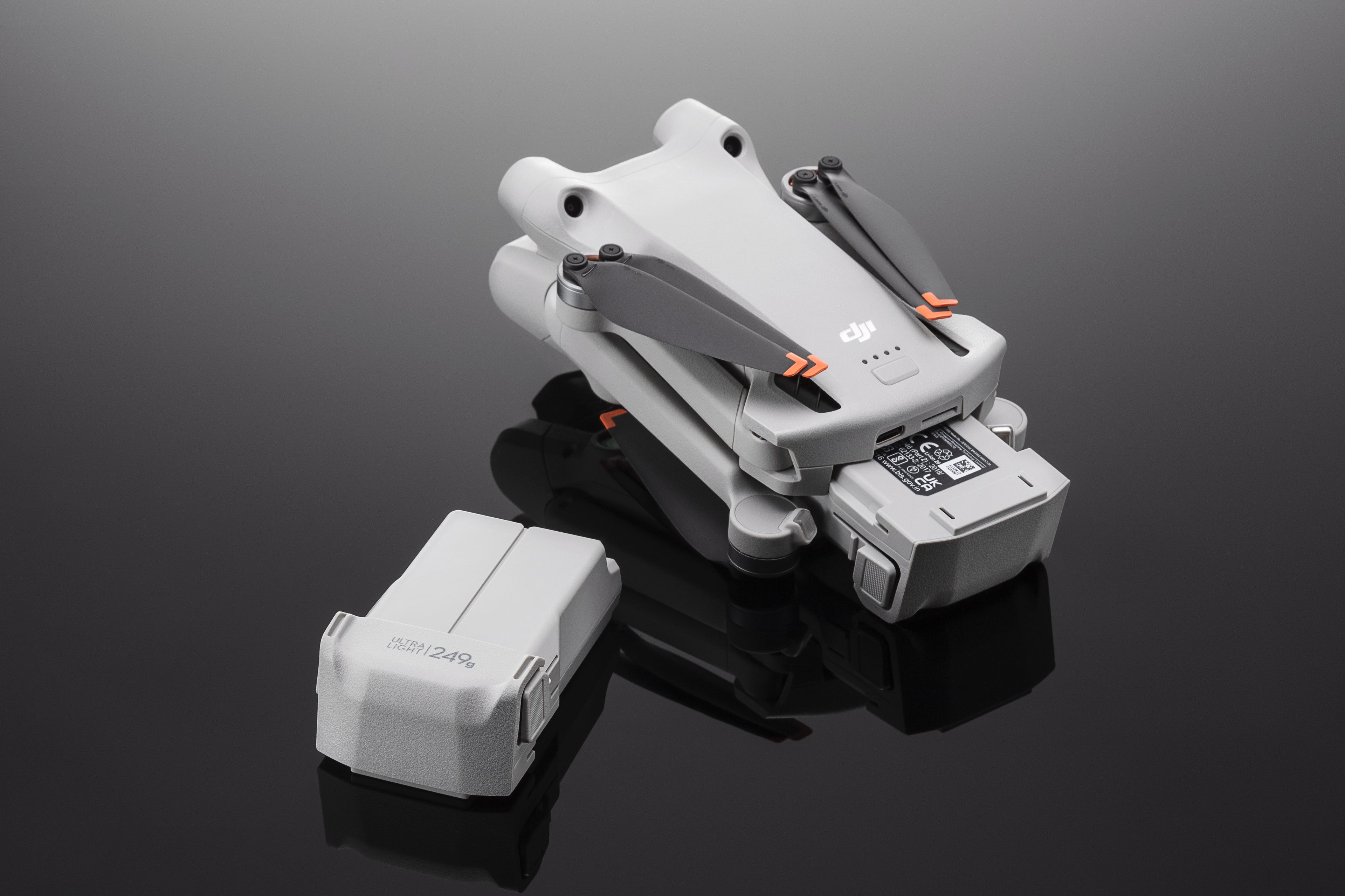 DJI Mini 3 Pro Intelligenter Flug-Akku, Ansicht zwei Akkus mit Mini 3 pro